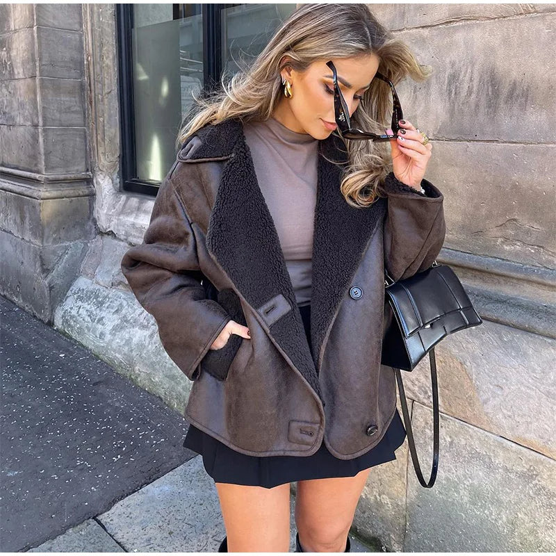 Anna |Krótka Kurtka Teddy Damska | Ciemnobrązowa Kurtka Zimowa w Stylu Skóry